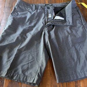 Travis matthew size 34 golf short.